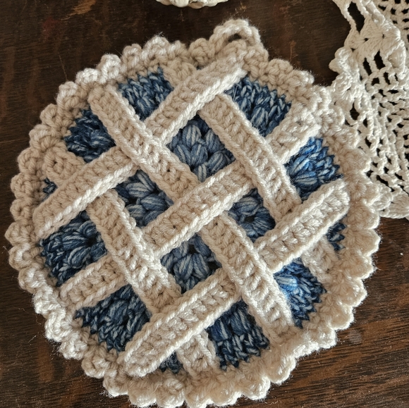 NWT Handmade CROCHET PIE Potholders! Set of 2 - Picture 3 of 7